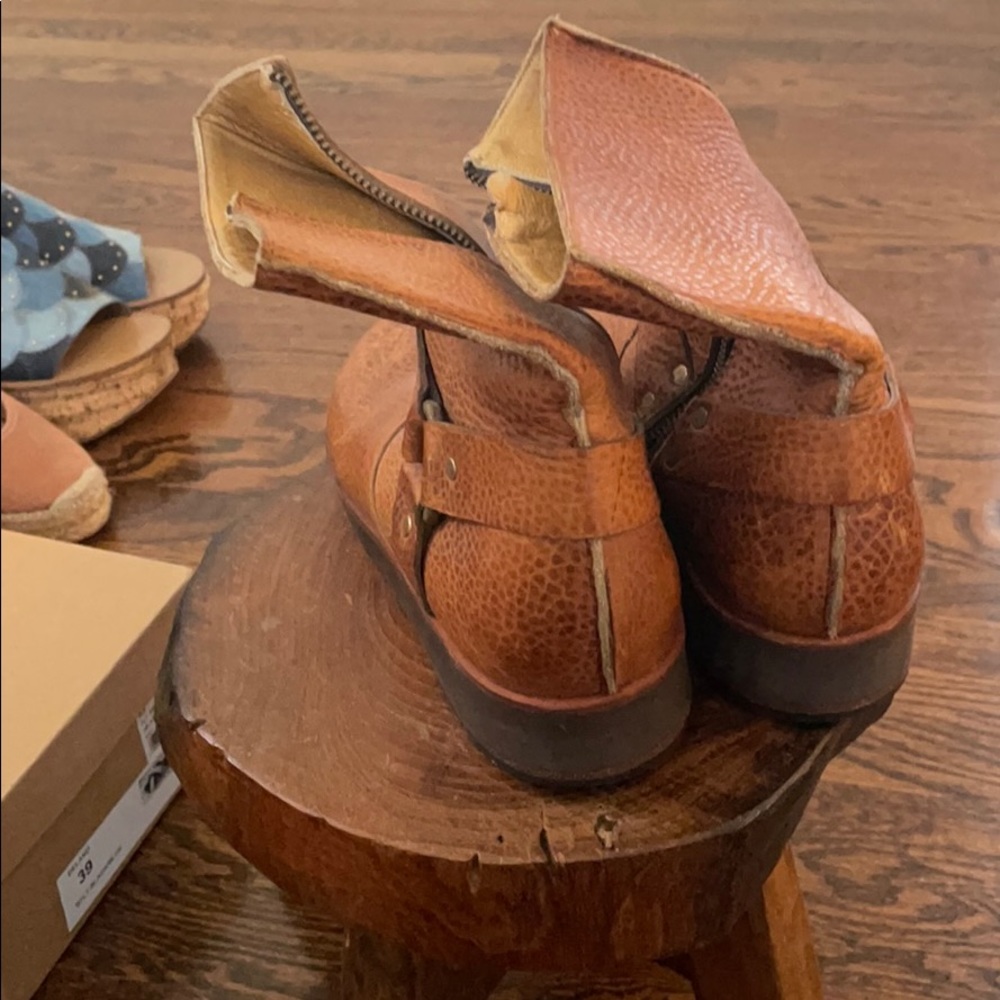 brown boots - Picture 4 of 4